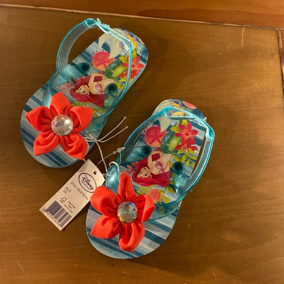 ariel flip flops